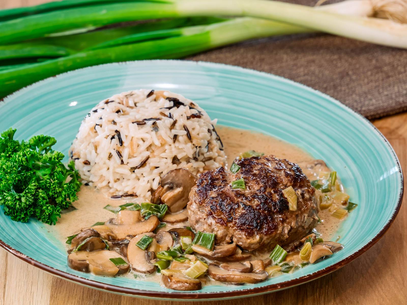 Frikadellen mit Champignonrahmsauce – Einfaches Ofenrezept